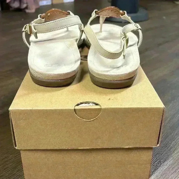 UGG SANDALS - Picture 3 of 6